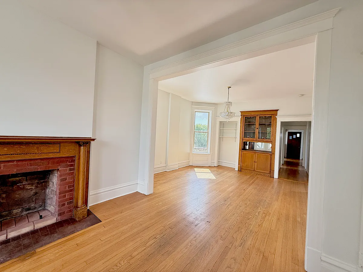 Living room/Dining room - 2621 W Crystal St #3