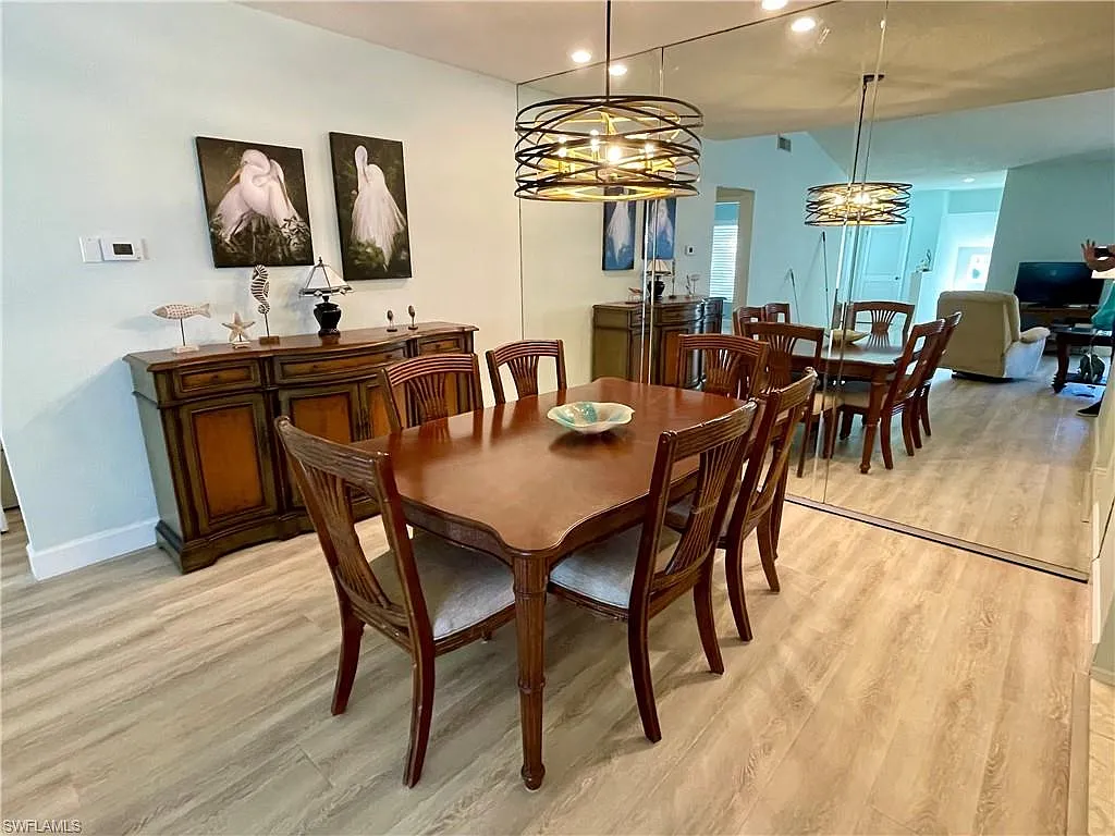 2 bed, 2.0 bath, 1582 sqft, $9,000 — Photo 4