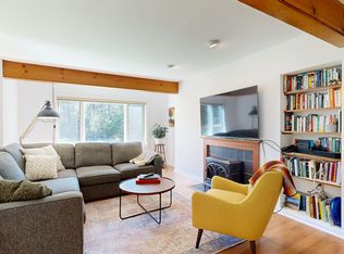 420 Acorn Ln, Shelburne, VT 05482