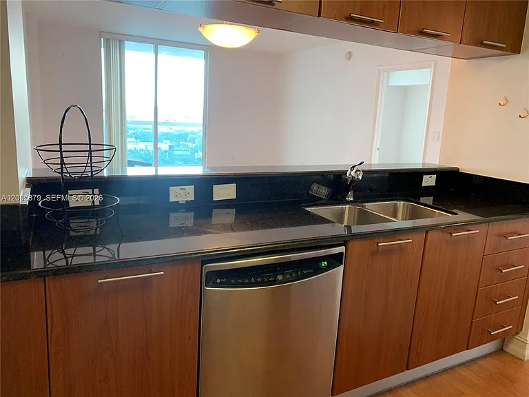 1800 N Bayshore Dr #1506 — Photo 9