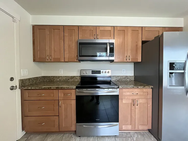 Bright and Airy Home with Stainless Steel Kitchen, Vaulted Ceilings & Washer + Dryer — Photo 21