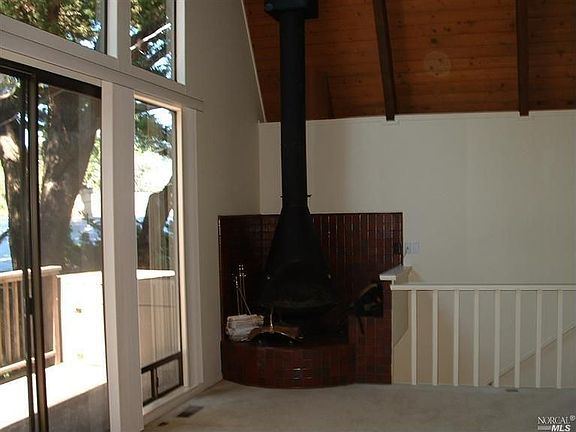 4th image of 471 E Blithedale Ave