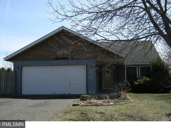 601 Cedar St SW, Isanti, MN 55040
