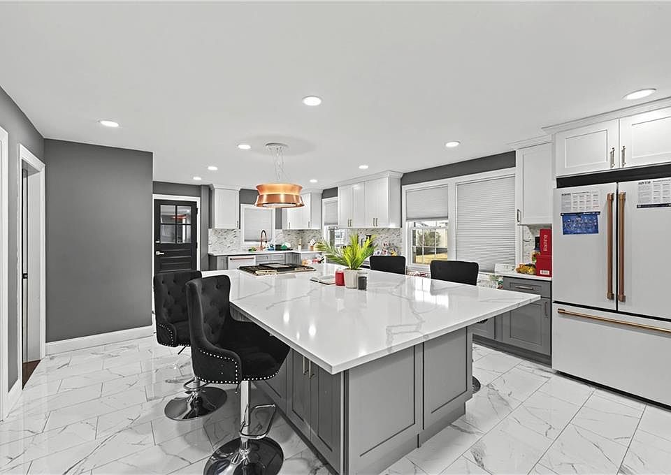 1st image of 105 Windmill St