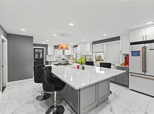 105 Windmill St, North Providence, RI 02904