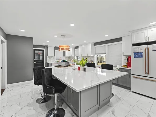 105 Windmill St, North Providence, RI 02904