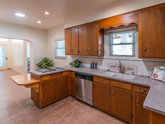 2nd image of 1124 E 10th St #1