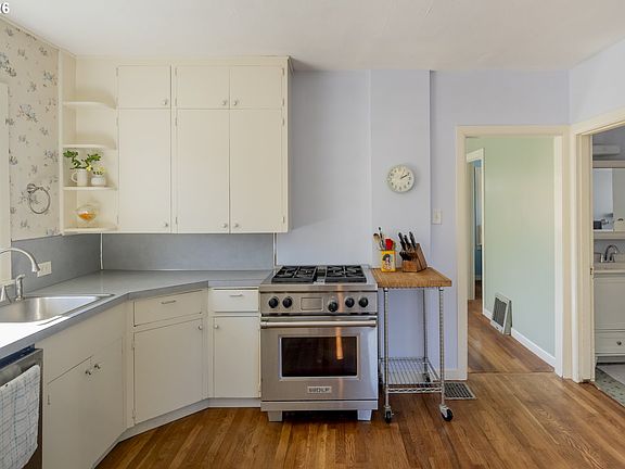 5th image of 7034 N Fenwick Ave
