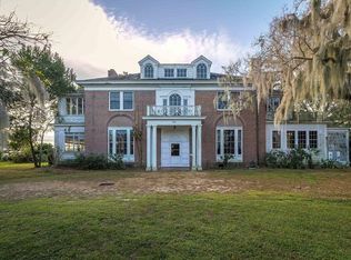 426 Lake Dora Dr, Tavares, FL 32778