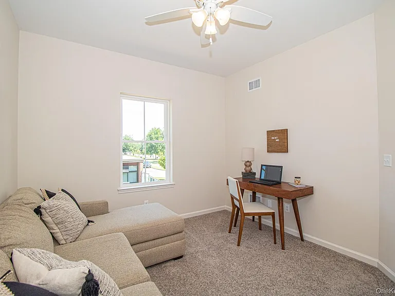208 Ashley Ct — Photo 8