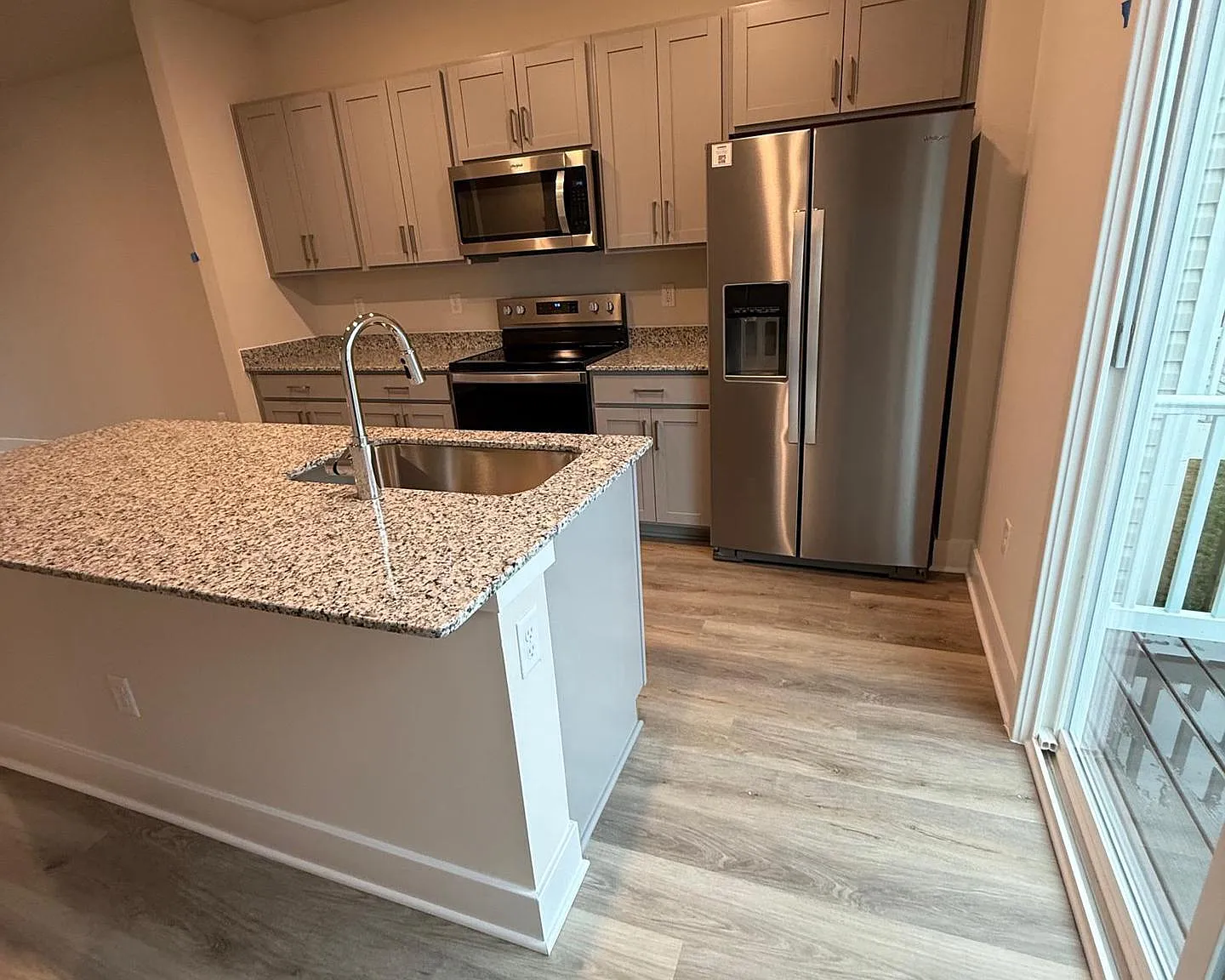 4 bed, 3.5 bath, 1889 sqft, $2,199 — Photo 2
