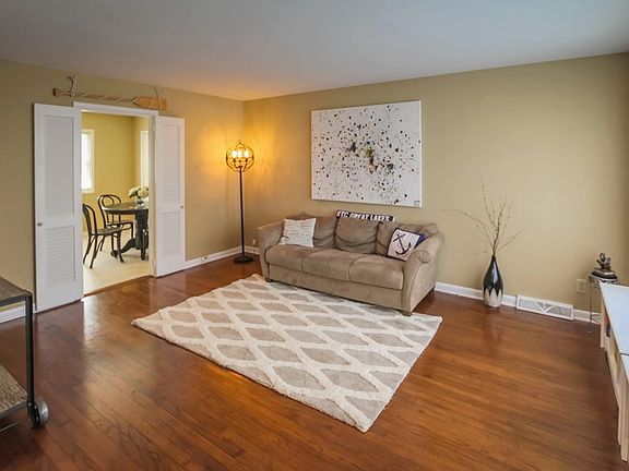 2nd image of 618 Booth Ave