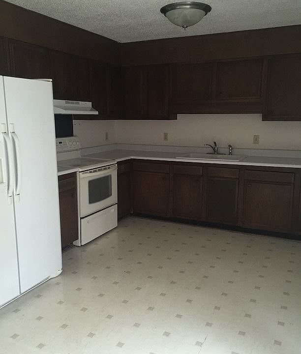 2nd image of 212 Belltown Rd
