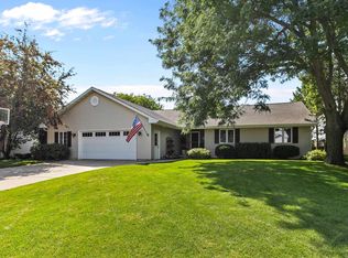 2175 W Twin Willows Dr, Appleton, WI 54914