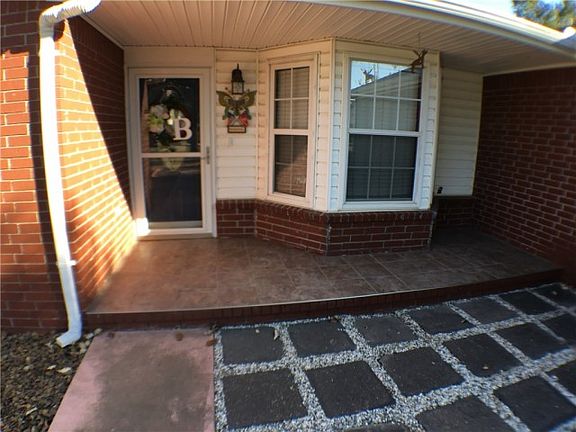 2nd image of 2903 NE 6th St