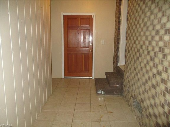 5th image of 3210 Martin Ave