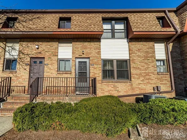 1013 N Oaks Blvd, North Brunswick, NJ 08902