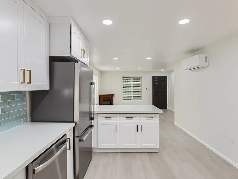 4612 NE Lombard St #3 — Photo 4