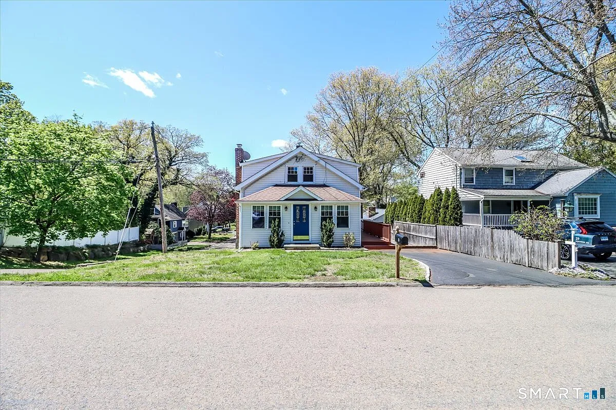 Building Photo - 25 Maplewood Ave