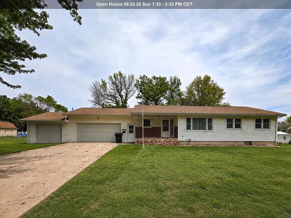 1st image of 611 Railroad Ave