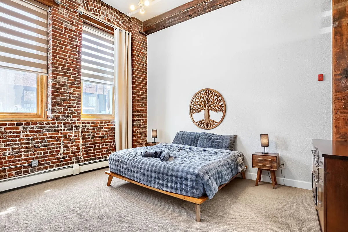 Building Photo - 2560 Blake St #101