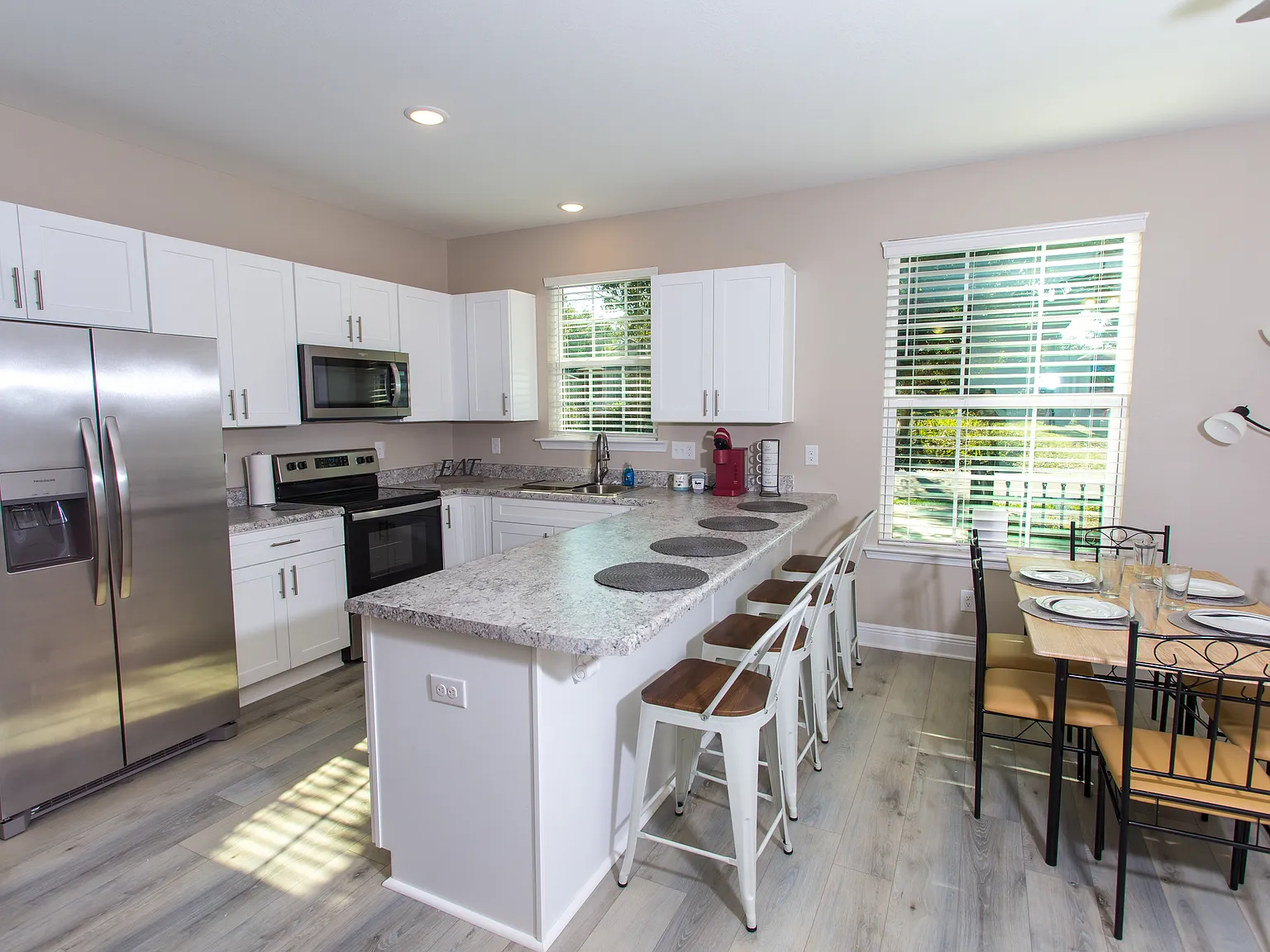 1812 W Gadsden St — Photo 2