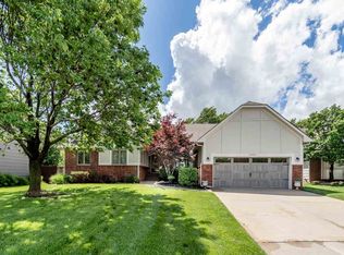 2459 N Vinegate Cir, Wichita, KS 67226