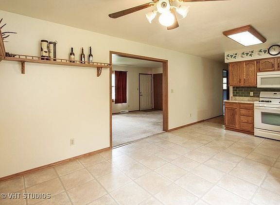 4th image of 40255 N Dell Dr