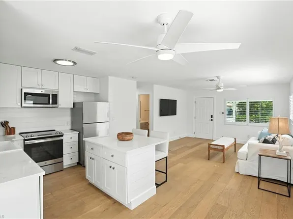 1324 Highlands DR, NAPLES, FL 34103