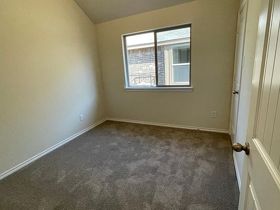 5th image of 429 Greenhaven Dr