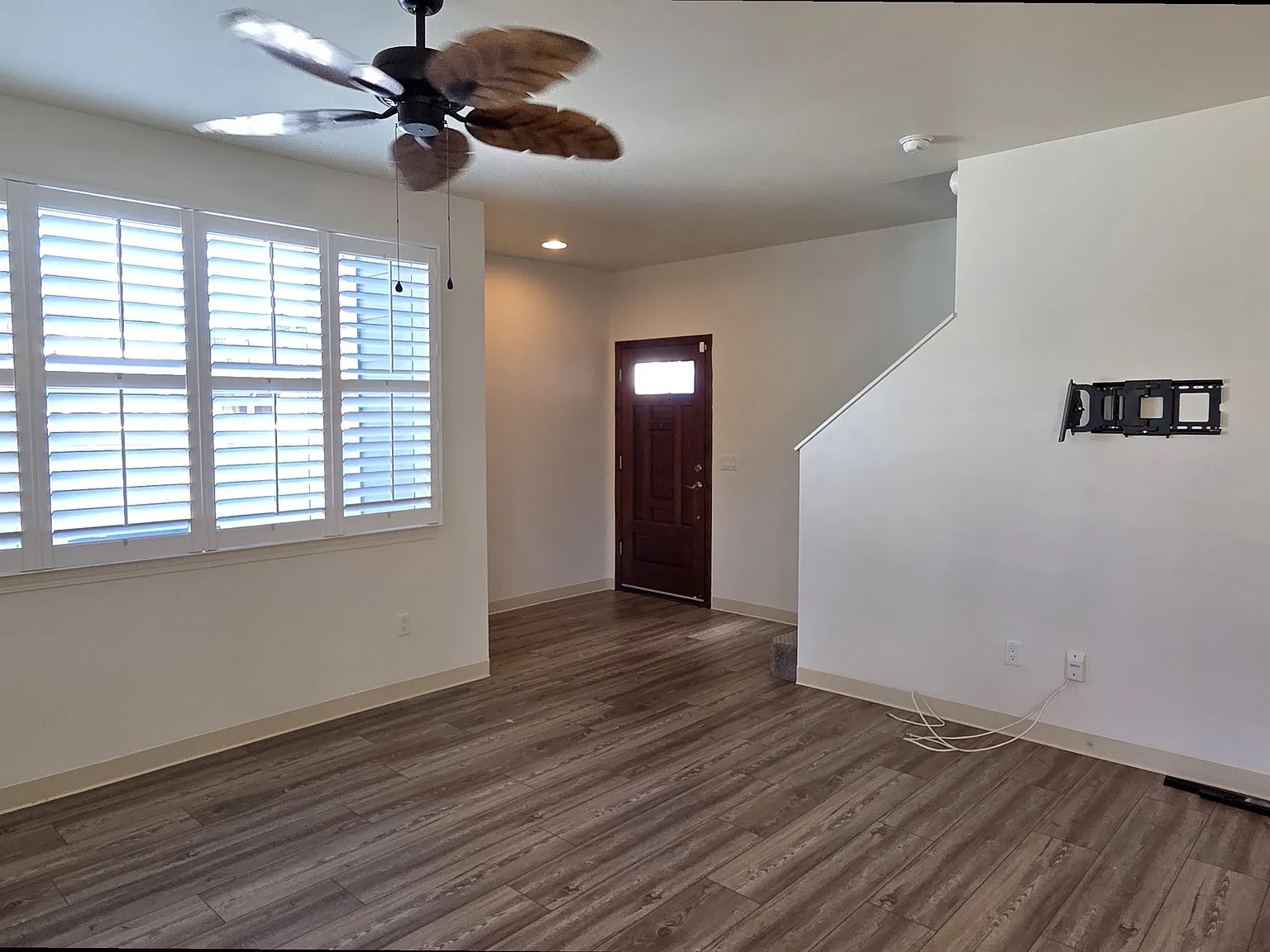3 bed, 2.5 bath, 1401 sqft, $4,600 — Photo 3