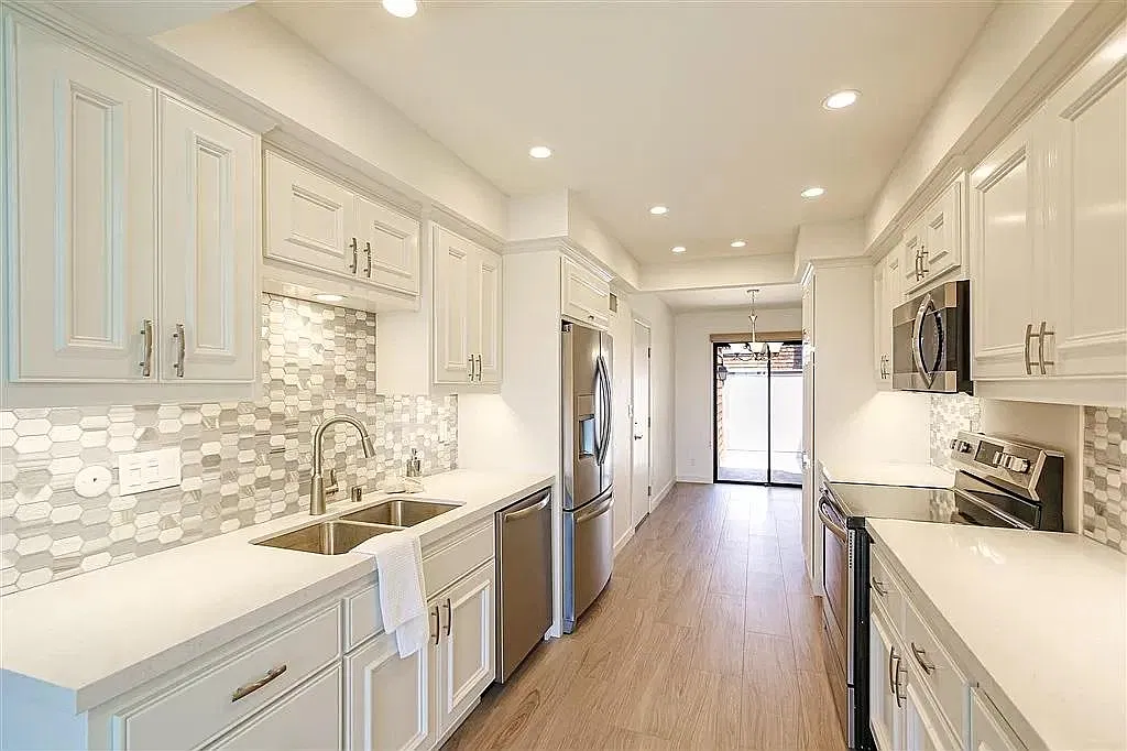 2 bed, 1426 sqft, $6,250 — Photo 2