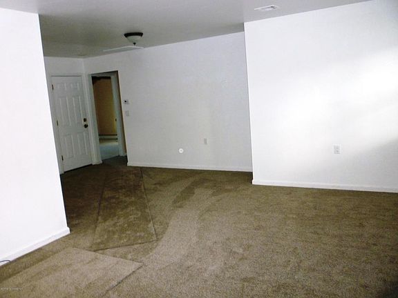 4th image of 37 Columbine Cir