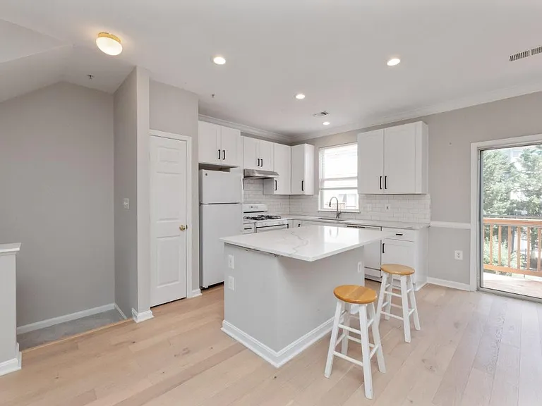 21807 Petworth Ct — Photo 9