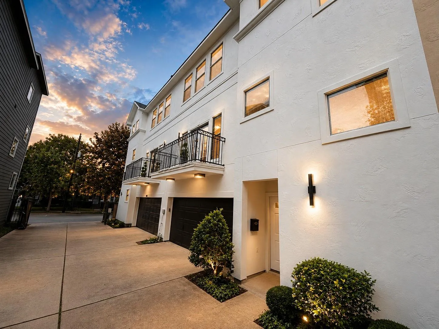 3 bed, 4.0 bath, 2384 sqft, $2,800 — Photo 1