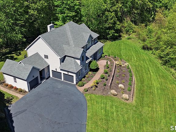 3rd image of 7 Mountainside Road