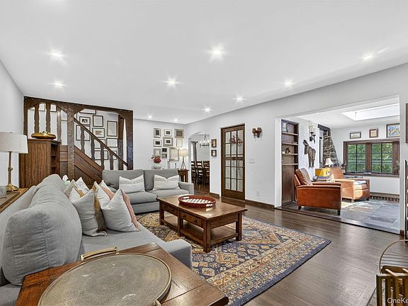 5th image of 27 Desmond Avenue