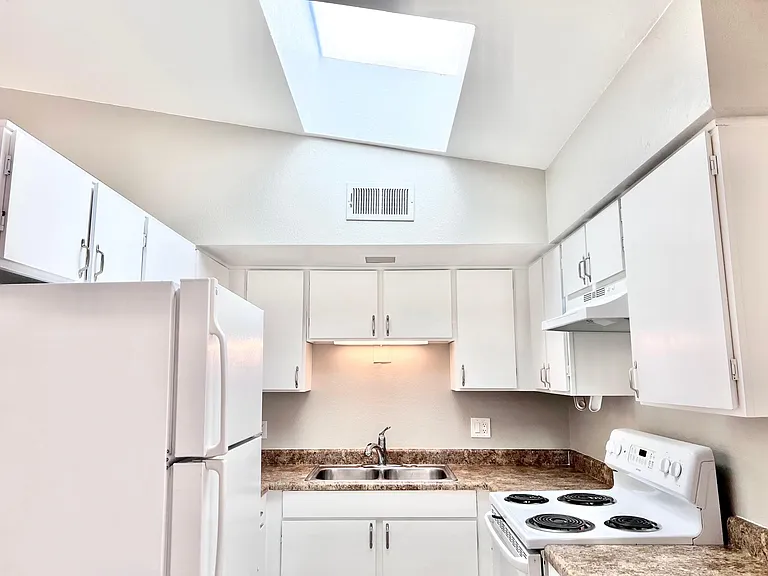 2502 N 46th St #6 — Photo 6
