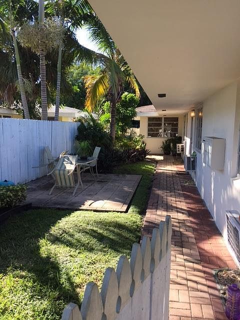 1st image of 1632 NE 4 Place