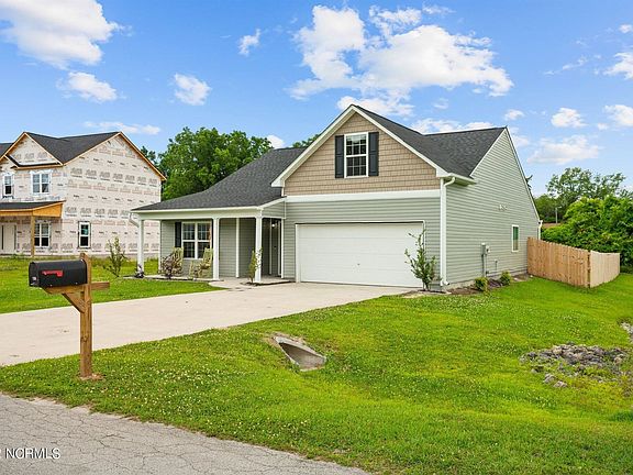 4th image of 129 Backfield Pl