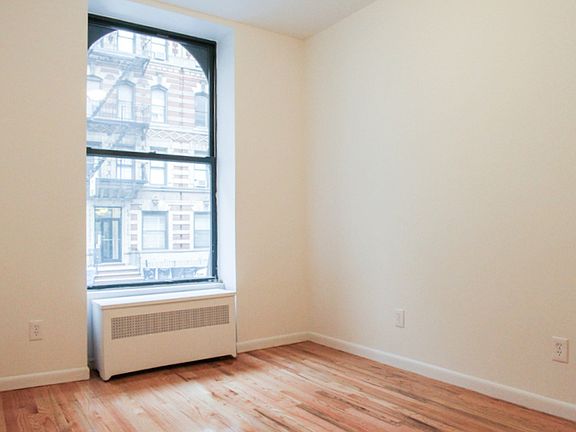 3rd image of 220 E 85th St APT 1E