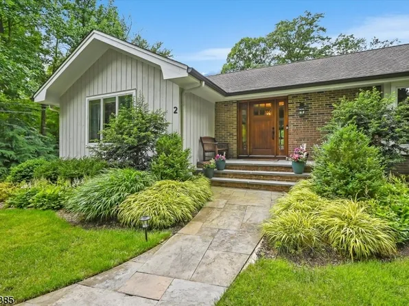 2 Albert Rd, Allendale Boro, NJ 07401