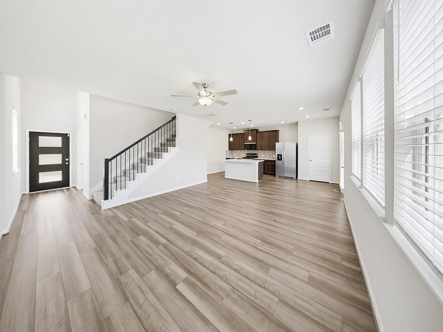 3 bed, 2.5 bath, 1576 sqft, $2,000 — Photo 4