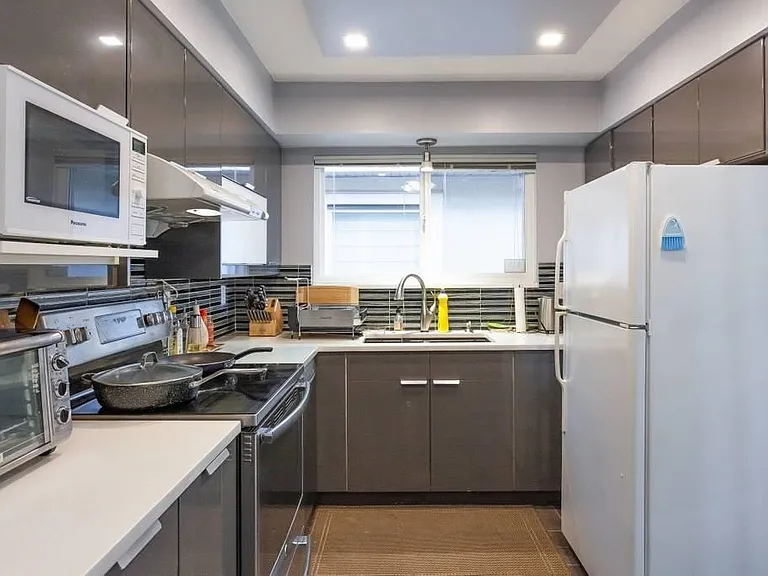 6000 Goldsmith Dr — Photo 2