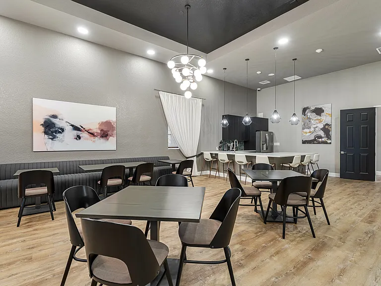 Bella Vista Apartments — Photo 23