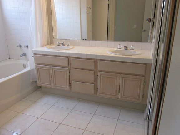 MB Bathroom with Dual Sinks