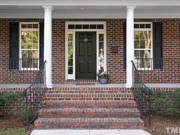 3rd image of 39 Davie Cir