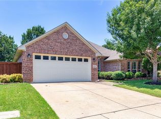 6510 Bluebird Dr, Arlington, TX 76001
