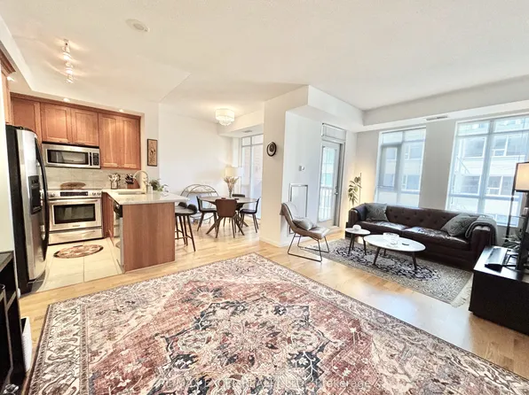 900 Mount Pleasant Rd #426, Toronto, ON M4P 3J9