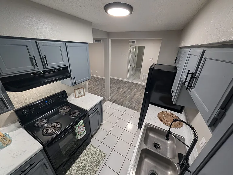 Paseo Apartments — Photo 1